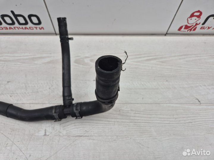 Патрубок охлаждения Land Rover Discovery 4 L319