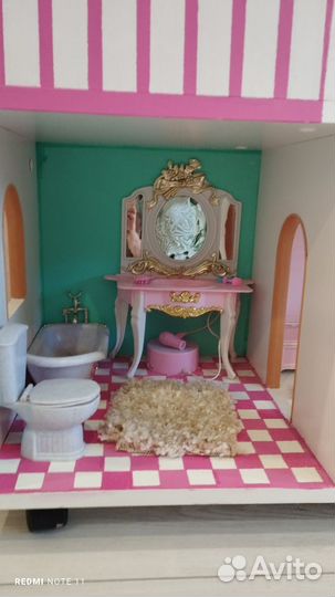 Кукольный домик с мебелью