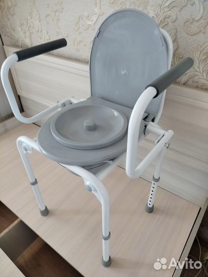 Инвалидное кресло с санитарным оснащением