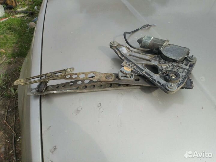 Левый электростеклоподъёмник на Мерседес w123