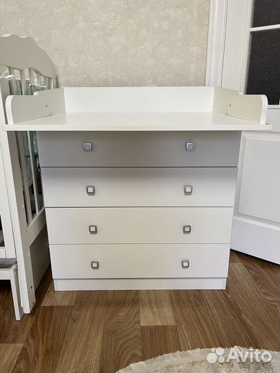 Комод с пелинальным столиком