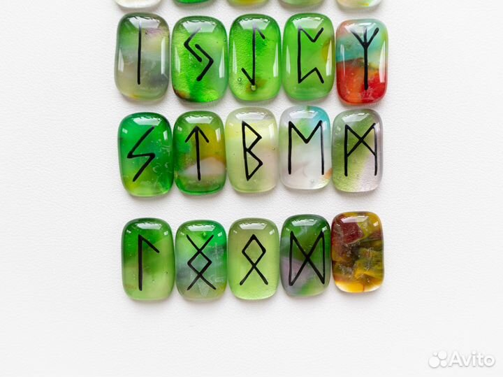 Руны скандинавские ручной работы из стекла