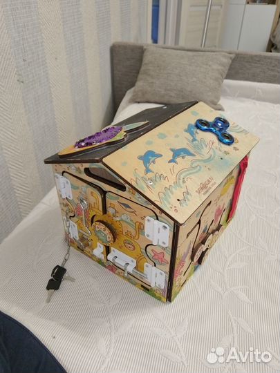 Бизиборд домик