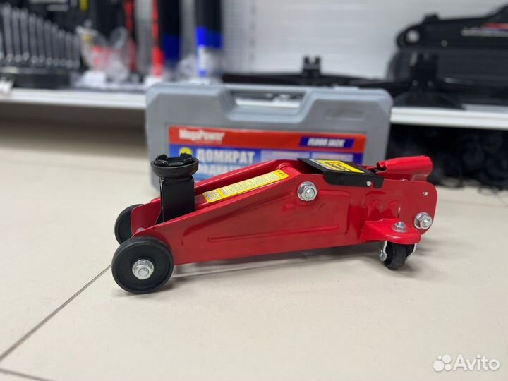 Домкрат подкатной 2т в кейсе