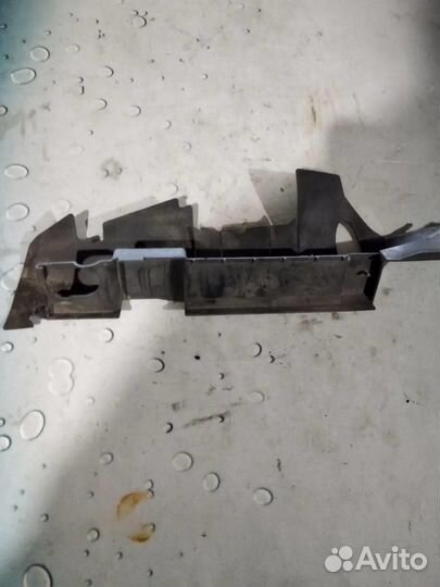 Воздуховод радиатора охлаждения левый 3B0121283A