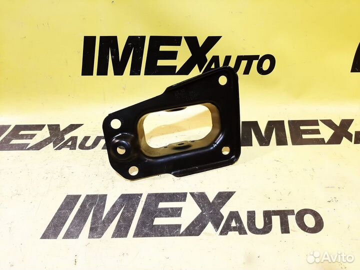 Кронштейн подрамника задний правый VW Golf VI 6