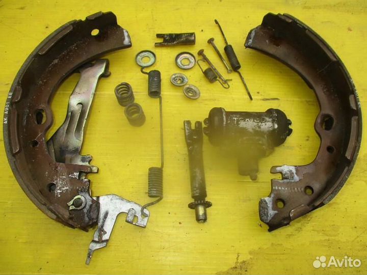 Механизм стояночного тормоза зад Справа nissan pat