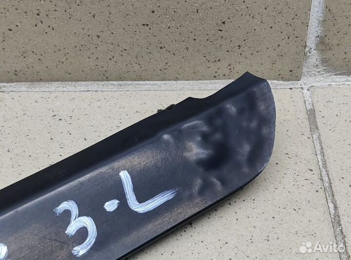 Накладка стекла двери задняя левая Renault Logan