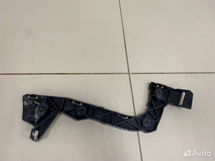 Направляющая заднего бампера правая Ford Focus 3 2011