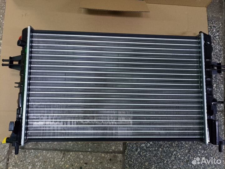 Радиатор основной Opel Astra G, Zafira A