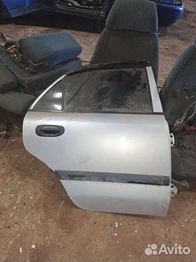 Дверь задняя правая Mitsubishi Carisma