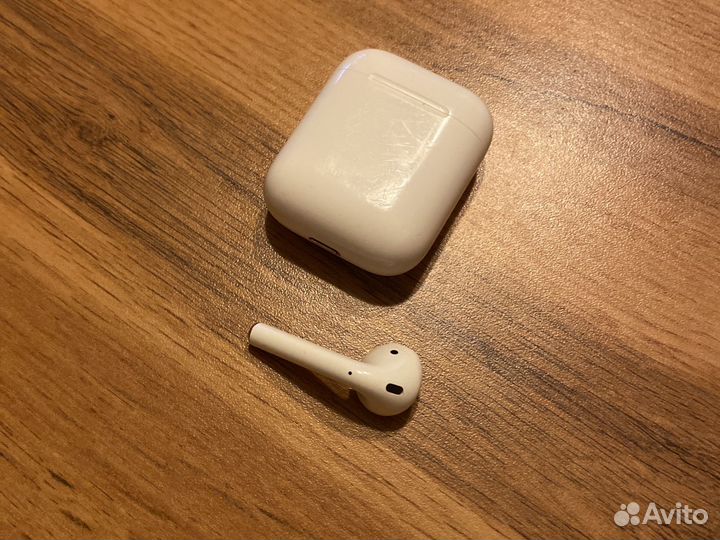 Наушники apple airpods левый и кейс оригинал