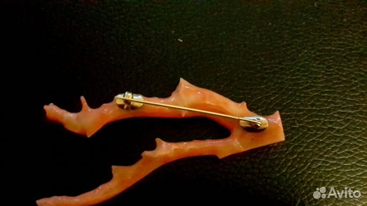 Брошь. Коралл. Италия.(фабрика)