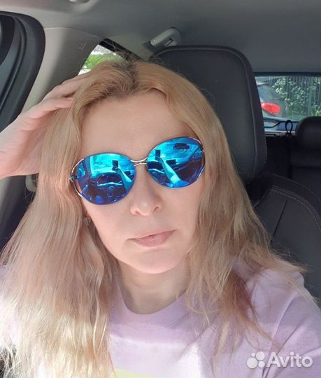 Менеджером по продажам, администратор