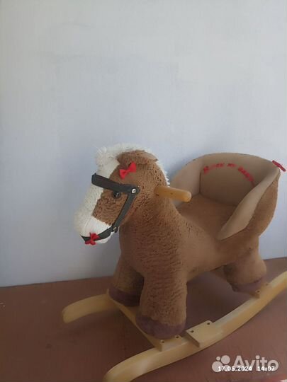 Детская качалка лошадь