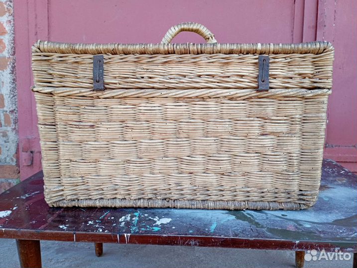 Сундук (короб) плетëный старый