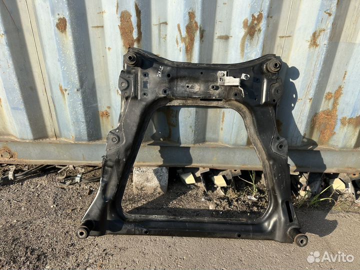 Балка подвески передняя (подрамник) Nissan Juke