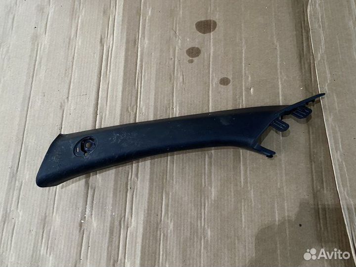 Пластик стойки стекла левый Toyota Tacoma GRN 305