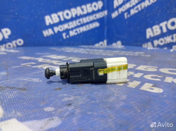 Датчик педали тормоза Renault Logan 1 седан 2013