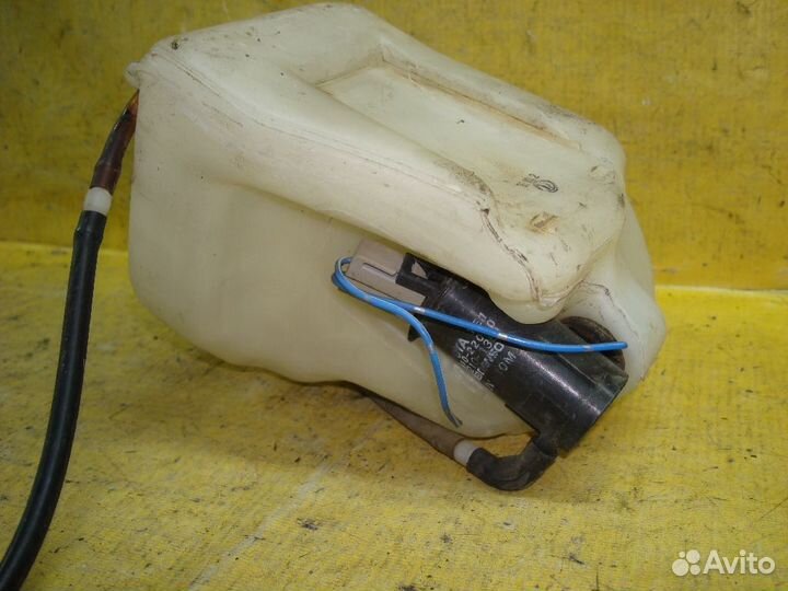 Бачок омывателя Toyota Cresta SX80