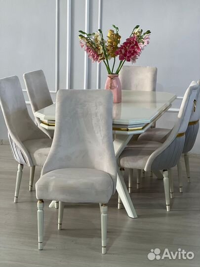 Стол и стулья