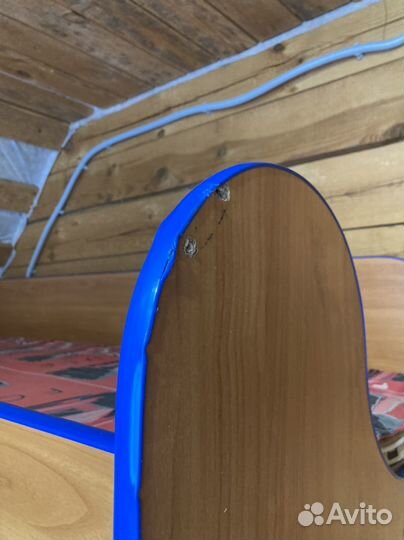 Детский уголок с кроватью и столом