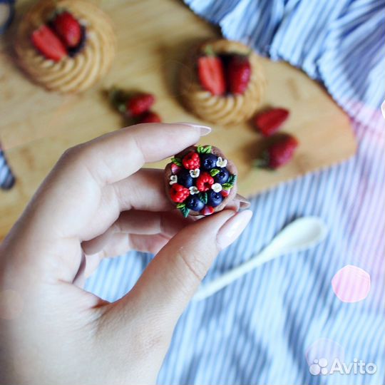 Значок, брошь ручной работы