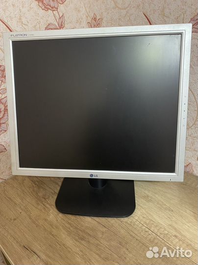 Монитор LG flatron L1918S