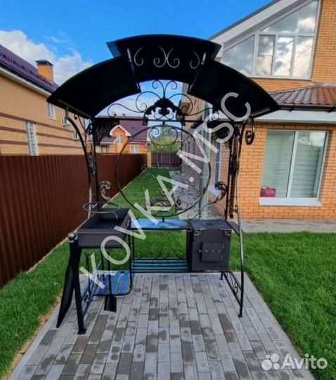 Мангал с крышей