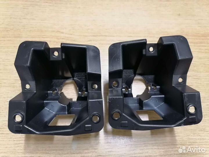 Кронштейн омывателя фар Skoda Octavia A7