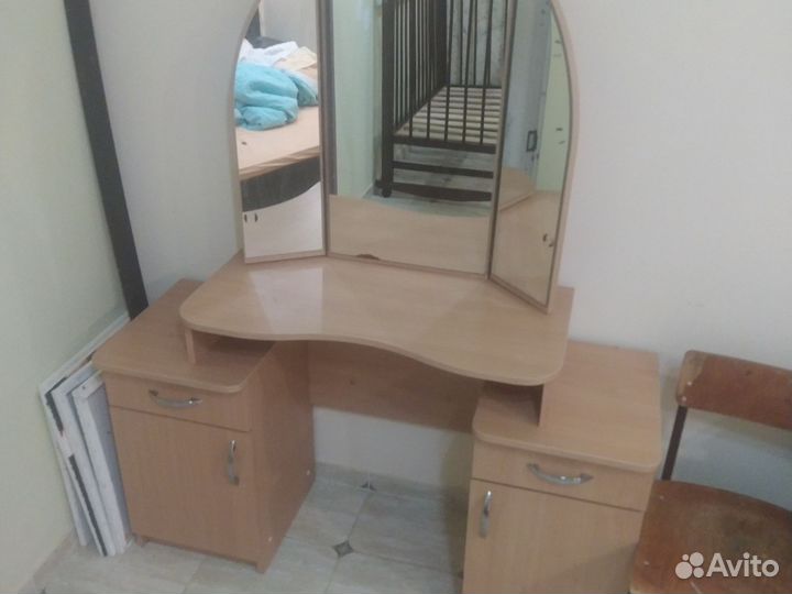 Макияжный столик