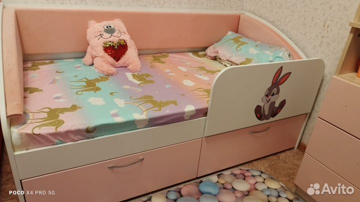 Детская кровать с зайкой