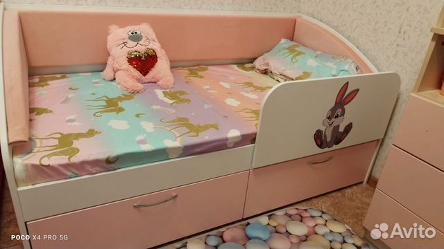 Детская кровать с зайкой