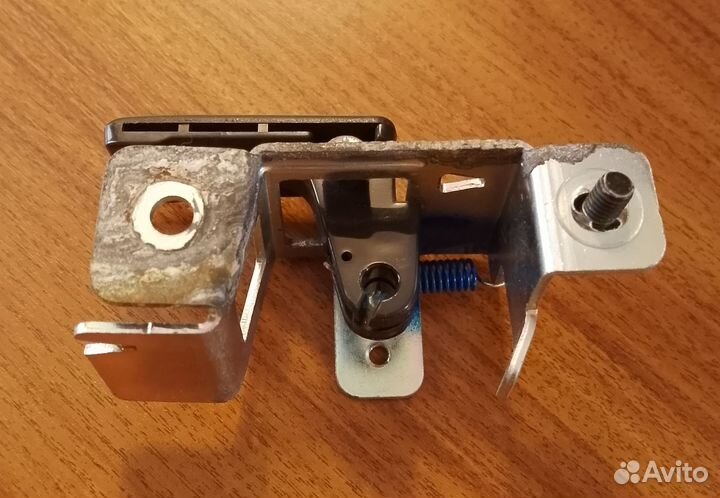 Рычаг открытия лючка бензобака