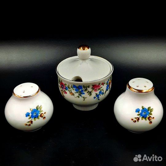 Набор из трех предметов с цветочным декором