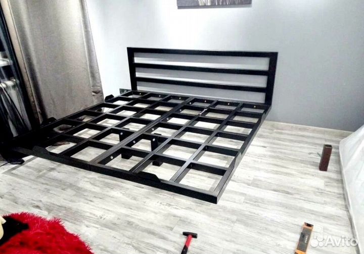 Парящая кровать с подсветкой