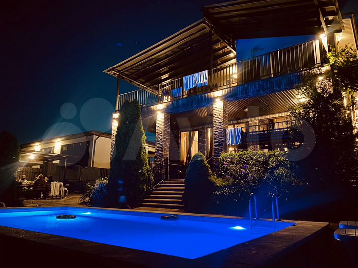 Коттедж 350 м² на участке 6 сот.