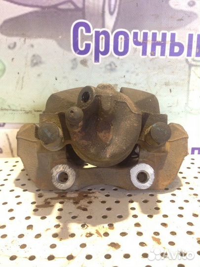 Суппорт передний левый Ford Focus 3