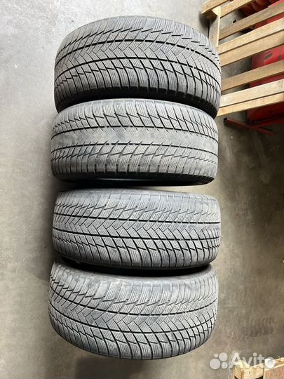 Bridgestone Blizzak LM-001 285/45 R21 113V