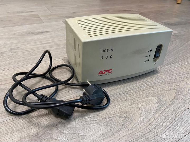 Стабилизатор напряжения APC -LineR 600