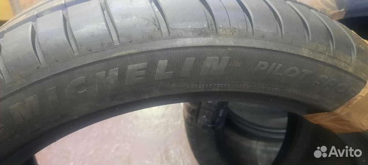 Michelin Pilot Sport 5 245/40 R19 98Y