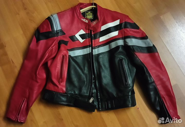 Мотокуртка кожаная женская