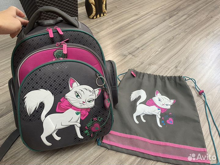 Рюкзак Hummingbird для девочки ортопедический