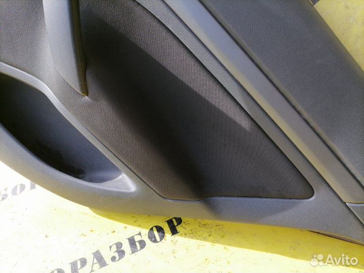 Обшивка двери задней правой Skoda Octavia (A5)