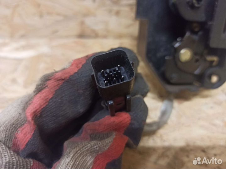 Замок передней двери правый Hyundai Getz