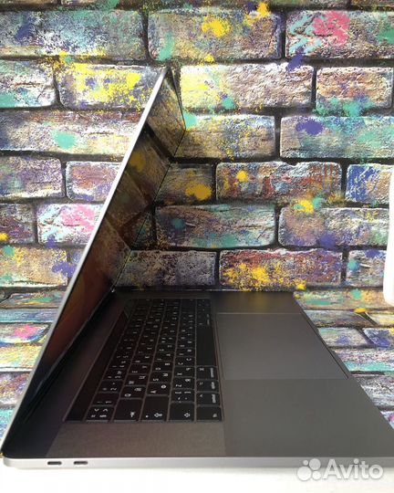 Macbook pro 15 2017 16/512gb, Touchbar, core i7