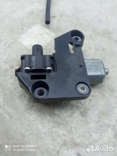 Моторчик шторки задний правый Bmw 7 F01 F02 4.4