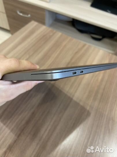 Apple MacBook Pro 13 2017 touch bar