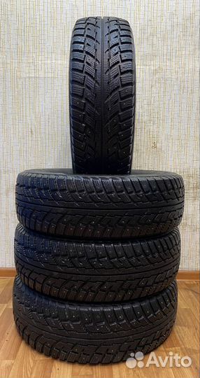 Kumho I'Zen RV Stud KC16 225/70 R16