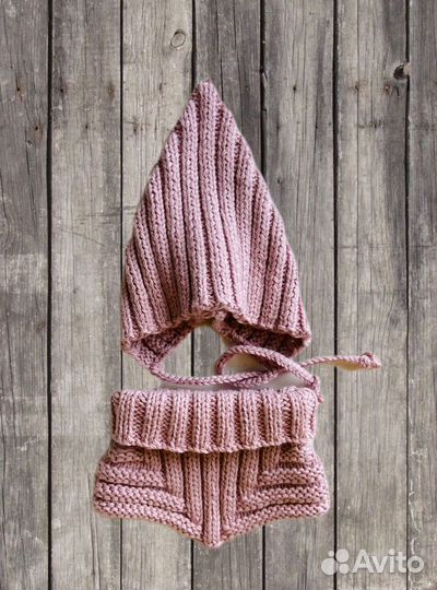 Вязаный комплект для малыша шапка манишка варежки